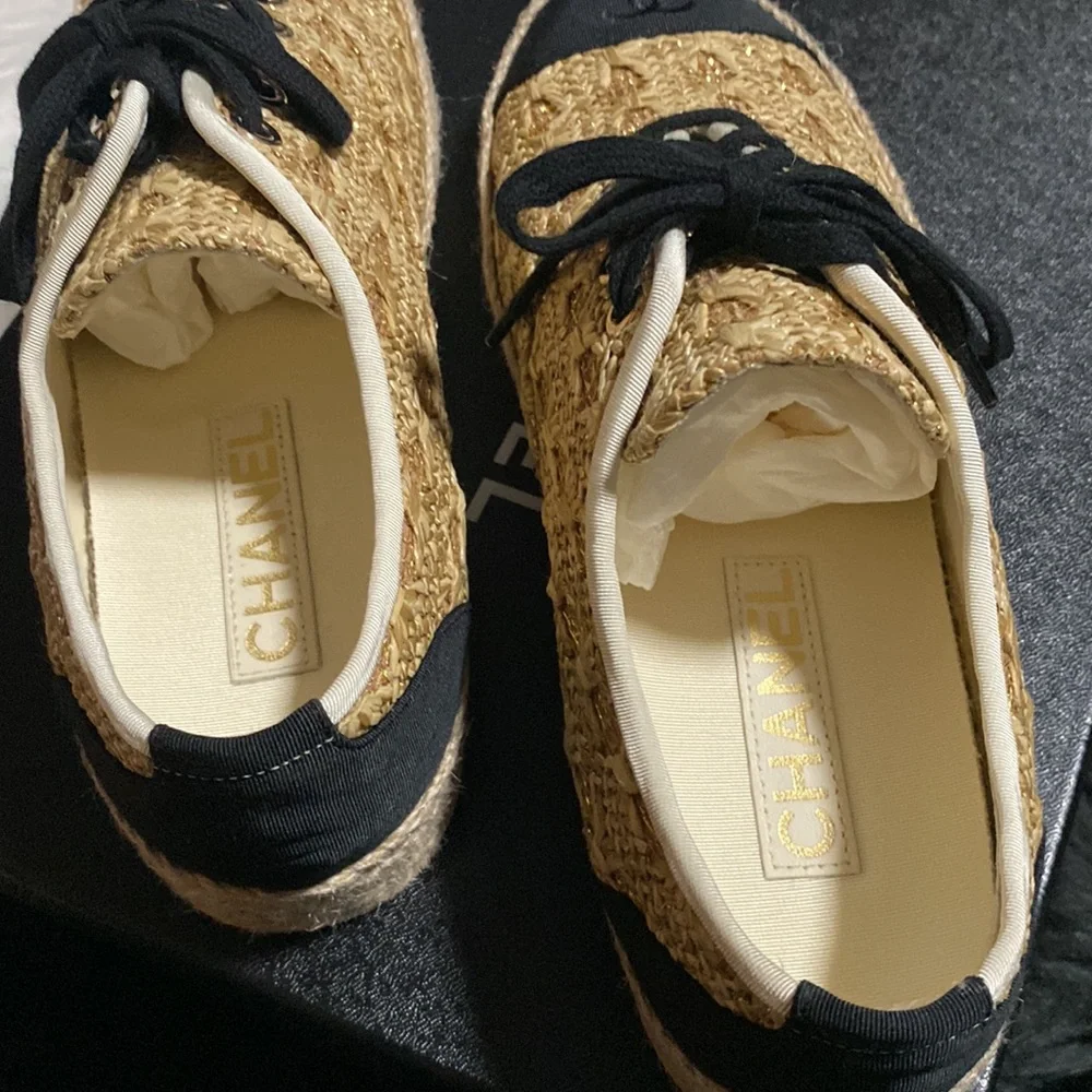 Chanel shoes - Picture 5 of 13